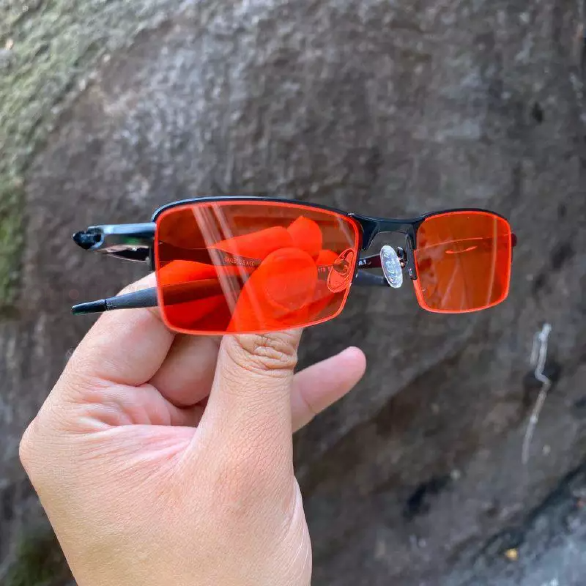 Óculos de Sol Lupinha Vilão Fio Nylon Preta e Vermelha Clear