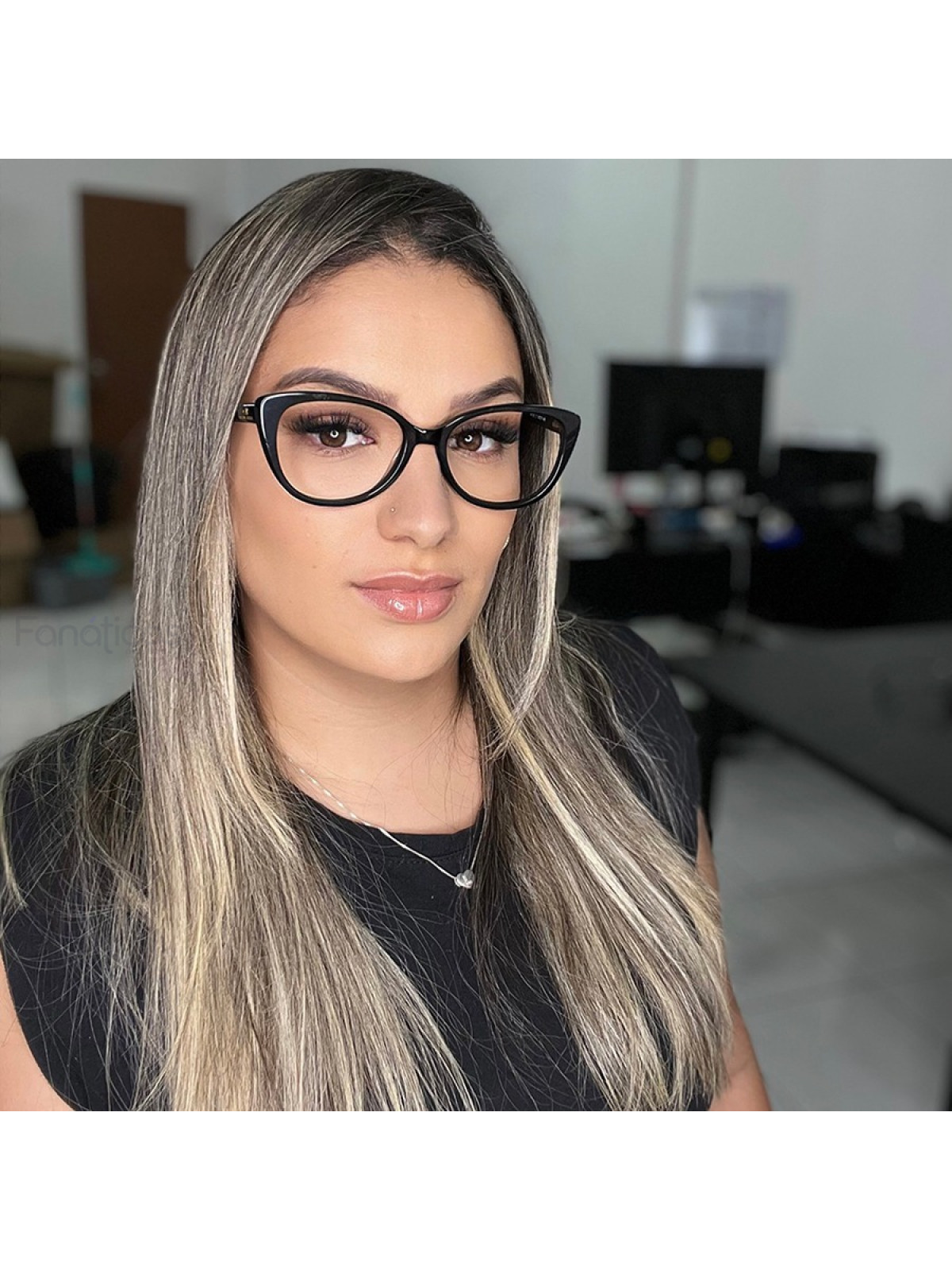 Armação de Óculos  Gatinho VHE580 Preto