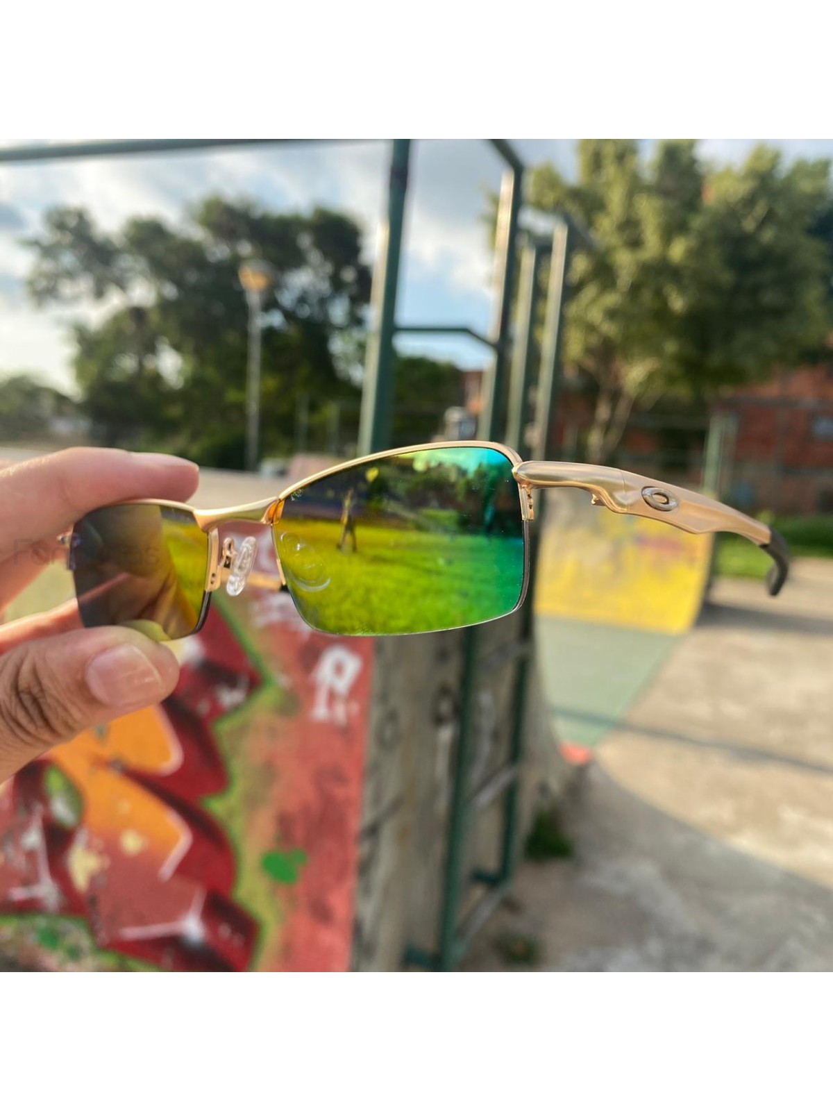Óculos Lupinha Lupa Vilão Fio Nylon Mc'S Dourado e Arco-íris