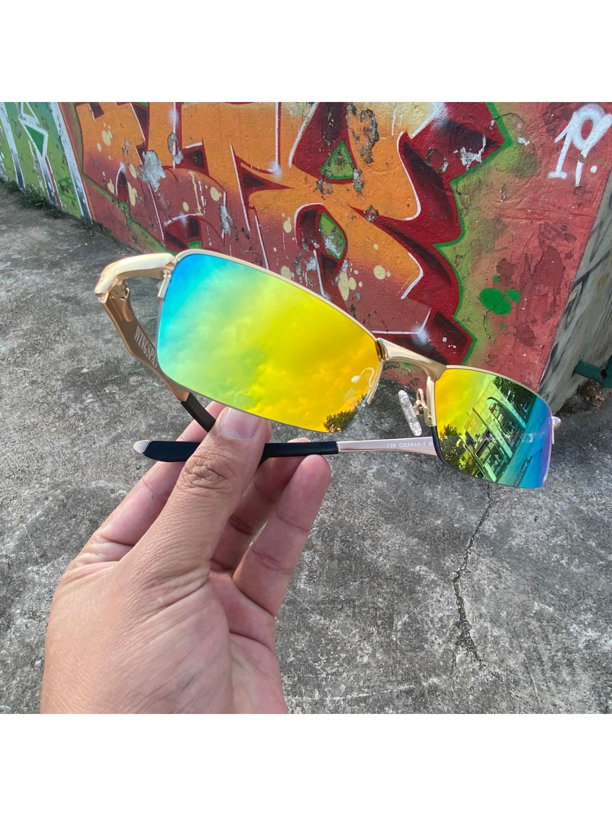 Óculos Lupinha Lupa Vilão Fio Nylon Mc'S Dourado e Arco-íris