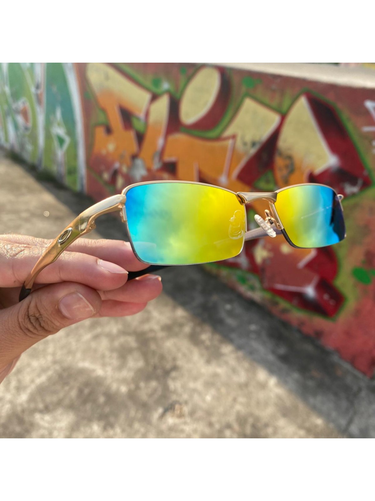 Óculos Lupinha Lupa Vilão Fio Nylon Mc'S Dourado e Arco-íris