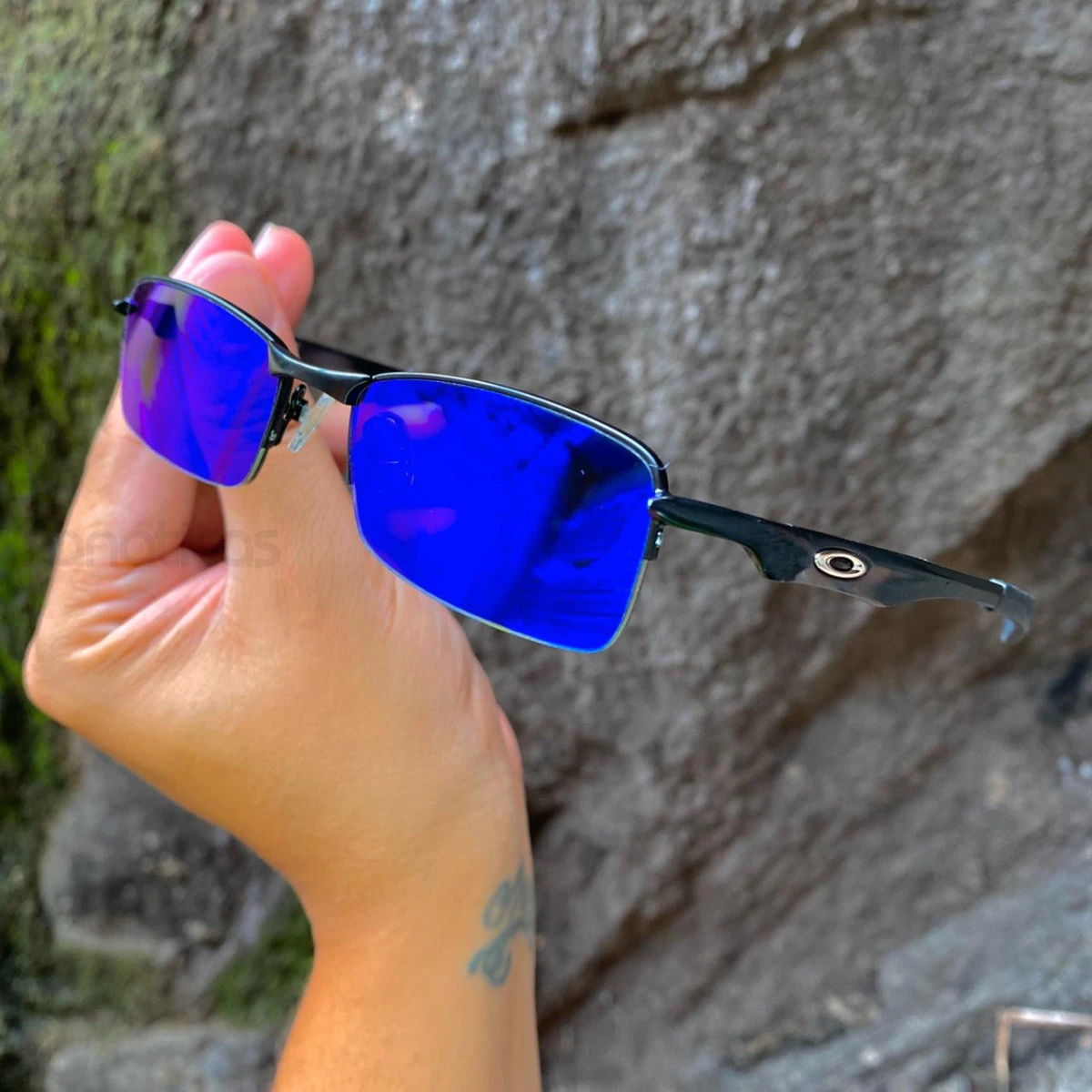 Óculos de Sol Lupinha Lupa Vilão Fio Nylon Preto e Azul Escuro