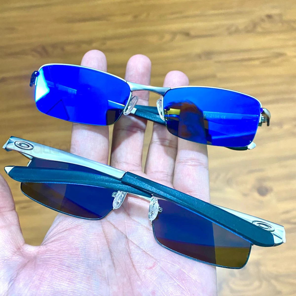 Óculos de Sol Lupinha Lupa Vilão Fio Nylon Prata e Azul