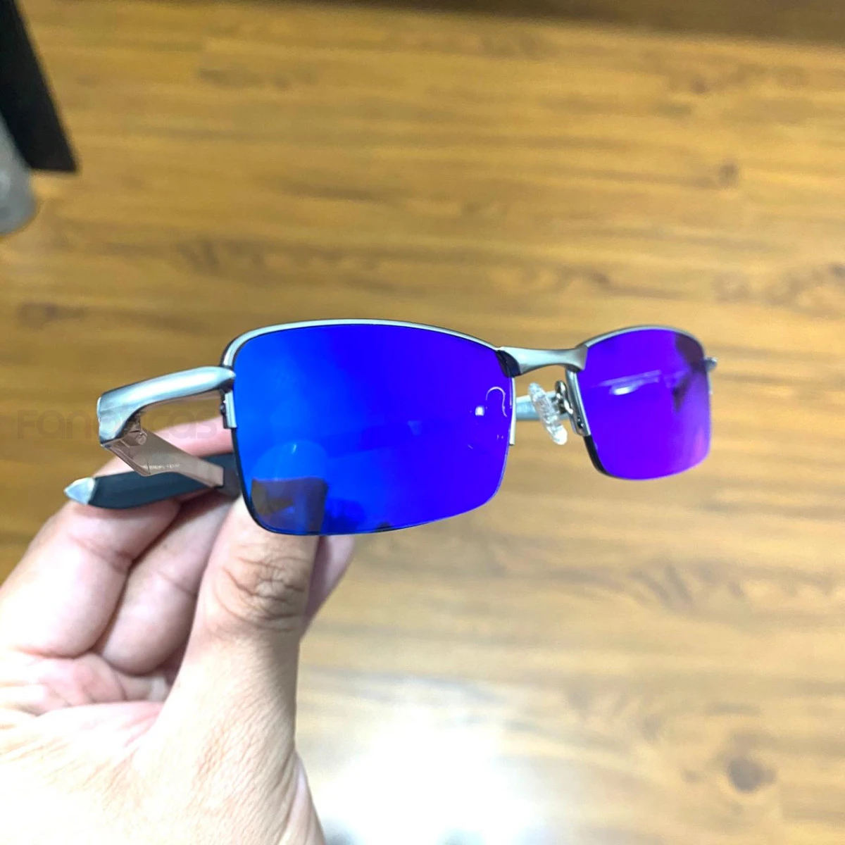 Óculos de Sol Lupinha Lupa Vilão Fio Nylon Prata e Azul