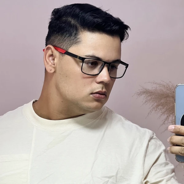 Armação de Óculos AQ240701 Retangular Preto e Vermelho