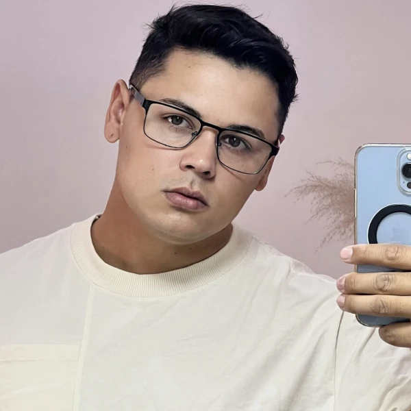 Armação de Óculos AQ240505 Quadrado Preto e Vermelho