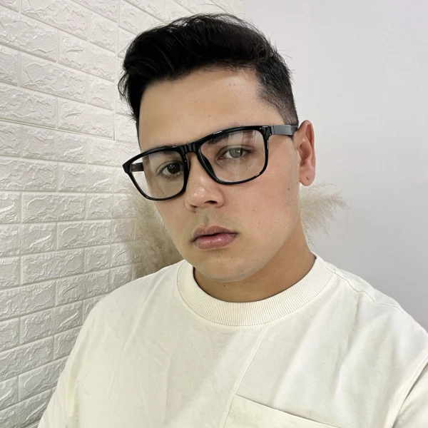 Armação de Óculos 76004 Quadrado Preto Brilho e Vermelho