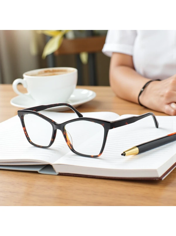 Armação de Óculos Quadrado MC3941 Tartaruga