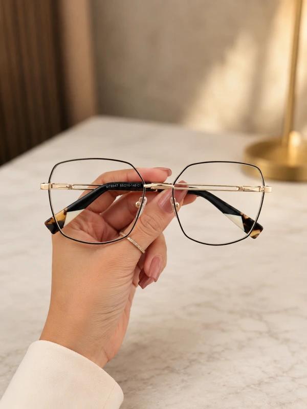 Armação de Óculos Quadrado MT6947 Dourado e Preto